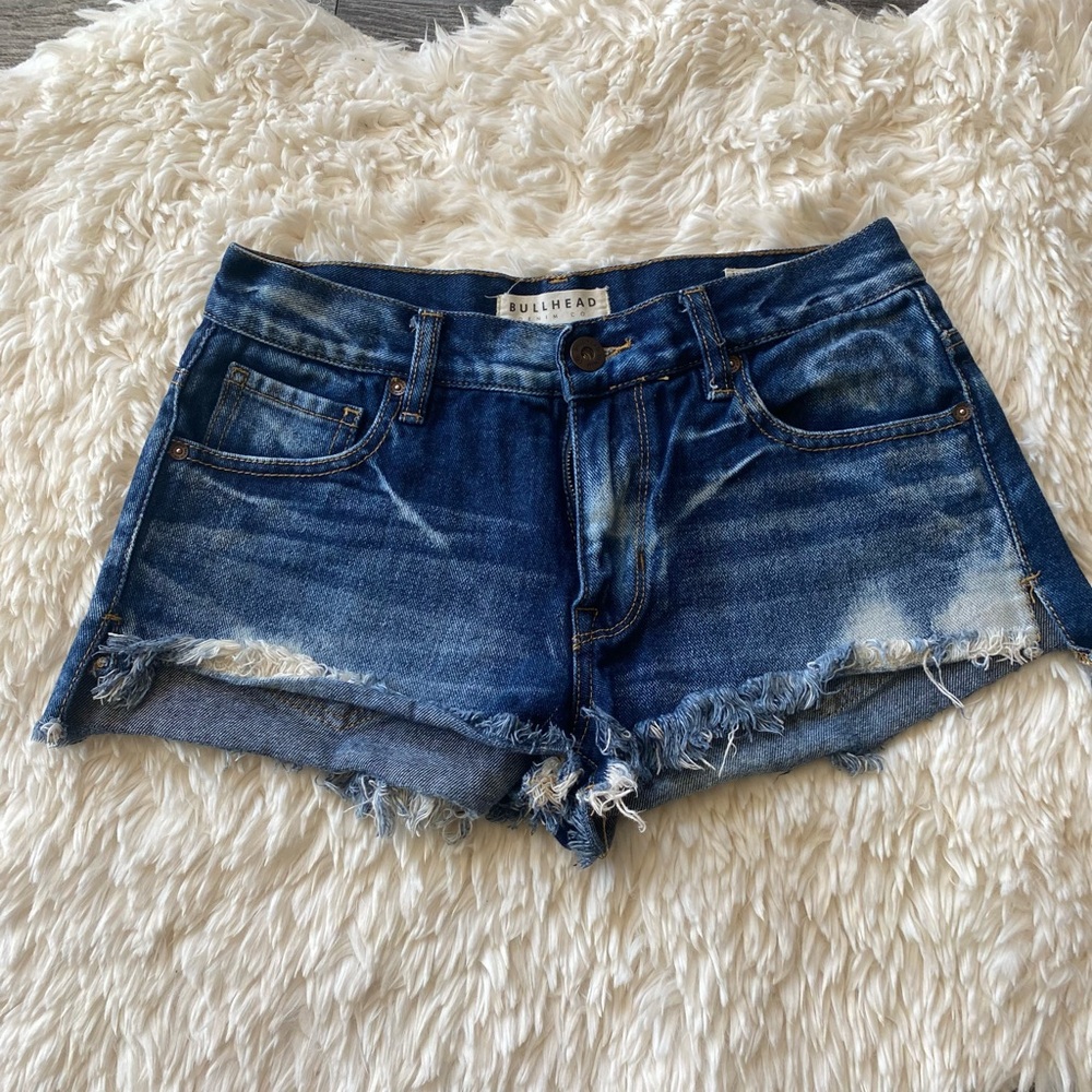 Bullhead low-rise ripped denim shorts